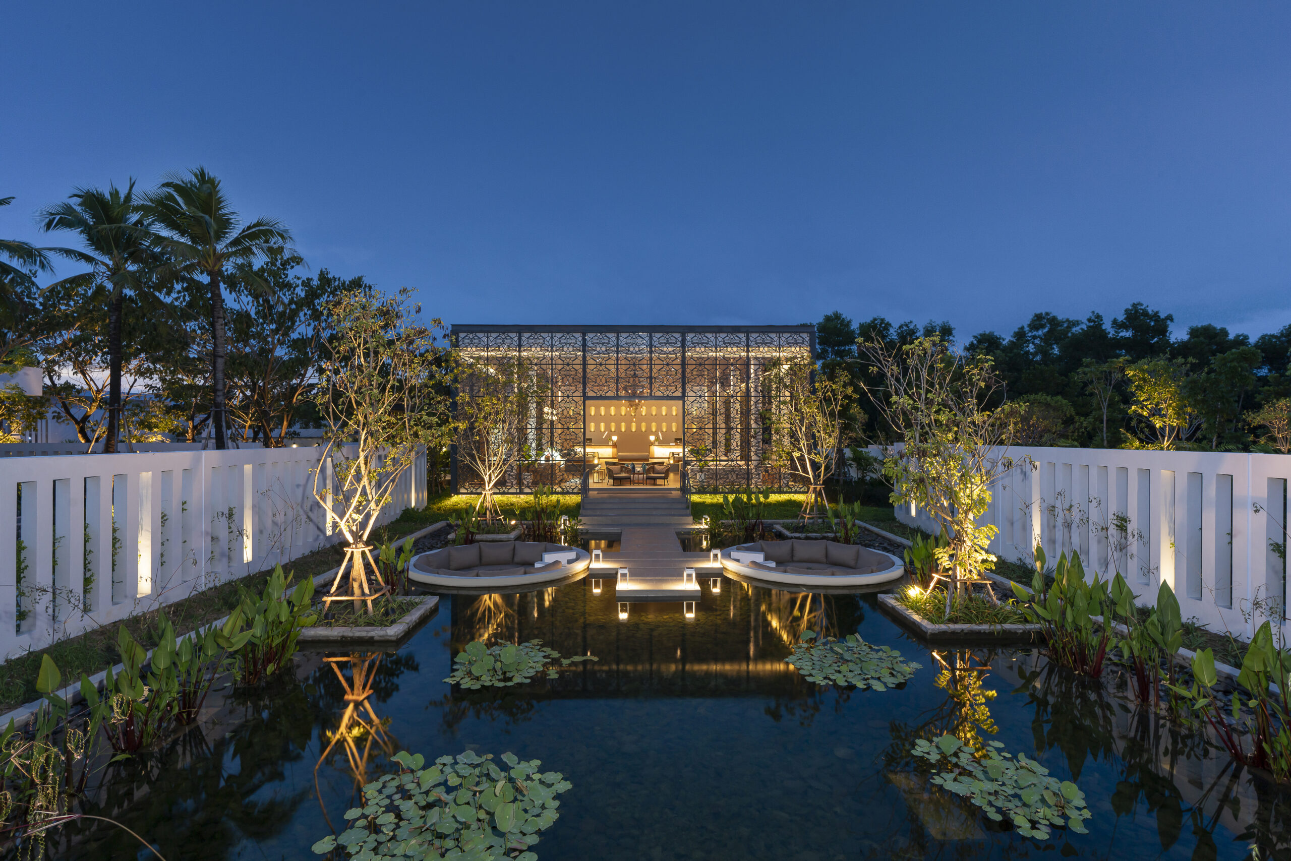 A garden with water features and plants in the middle.